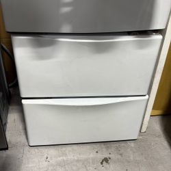 LG Pedestals 27” And 29” In White