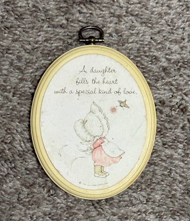 Vintage Hallmark Collectible Oval Plaque A Daughter Fills The Heart With A Special Kind Of Love