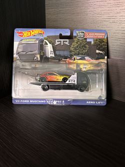 Hot Wheels - Team Transport - ‘23 Ford Mustang RTR Spec 5 & Aero lift 