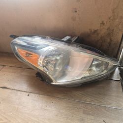 2015 2019 Nissan Versa Passenger Oem Halogen Headlight 