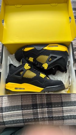 Jordan 4 Yellow thunder