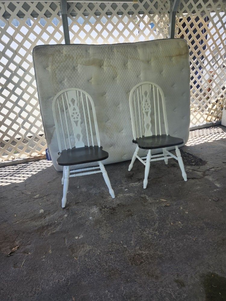 2 Chairs