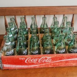 COCA COLA VINTAGE CRATE W/BOTTLES 