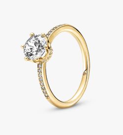 Size 9, Solitaire ring Transparent shiny crown