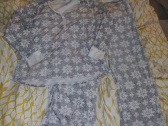 Nautica Women's XL Grey Snowflake Soft Fleece Pajama Set
