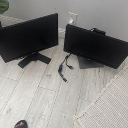 2 DELL monitors 