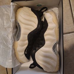 Nike air Foamposite one, size 6.5 men's size 8 women's,