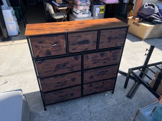 9 Drawers Dresser