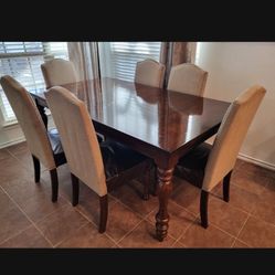 Dinning Table With 6 Chairs 