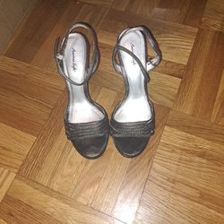 Silvery Heels w Strap - 7.5