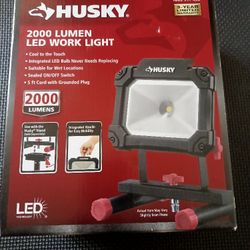 HUSKY LED WORK  LAMP AND TRIPOD
