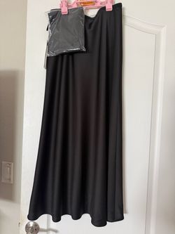 New UNIQLO Women’s Black Satin Skirt – Size S