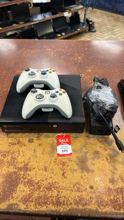 Xbox 360 E Console 320GB W/ 2Controllers