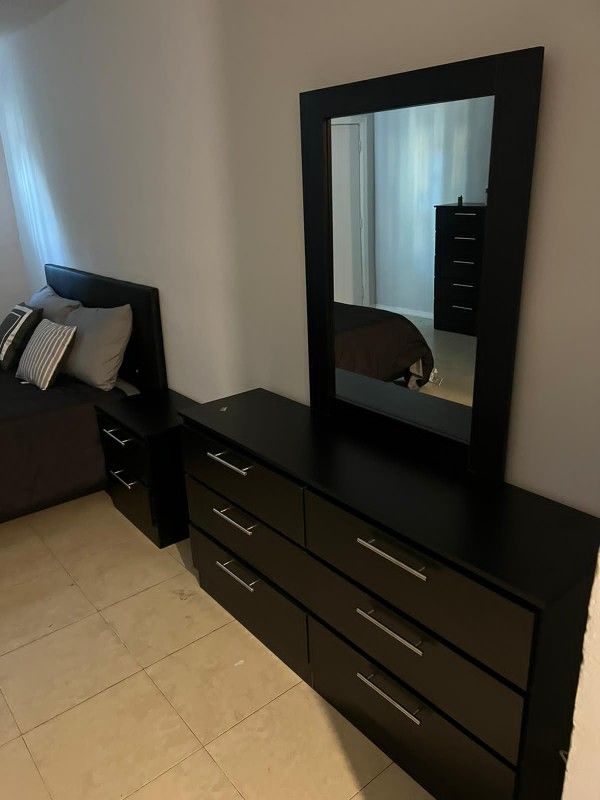 BEDROOM SET- JUEGO DE DORMITORIO  