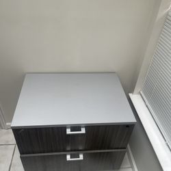 Good condition 2 Drawer Cabinet/Shelf