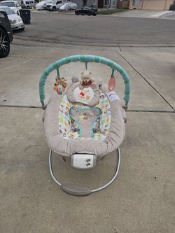 Disney Winnie the Pooh Vibrating Bouncer
