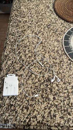 Apple ear pods lighting connector
