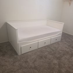 Twin Daybed With Mattress