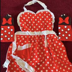 Disney Parks Minnie Mouse Apron NWT Disney Parks Minnie Mouse oven mittens NWT pick up location in the city of Pico Rivera 