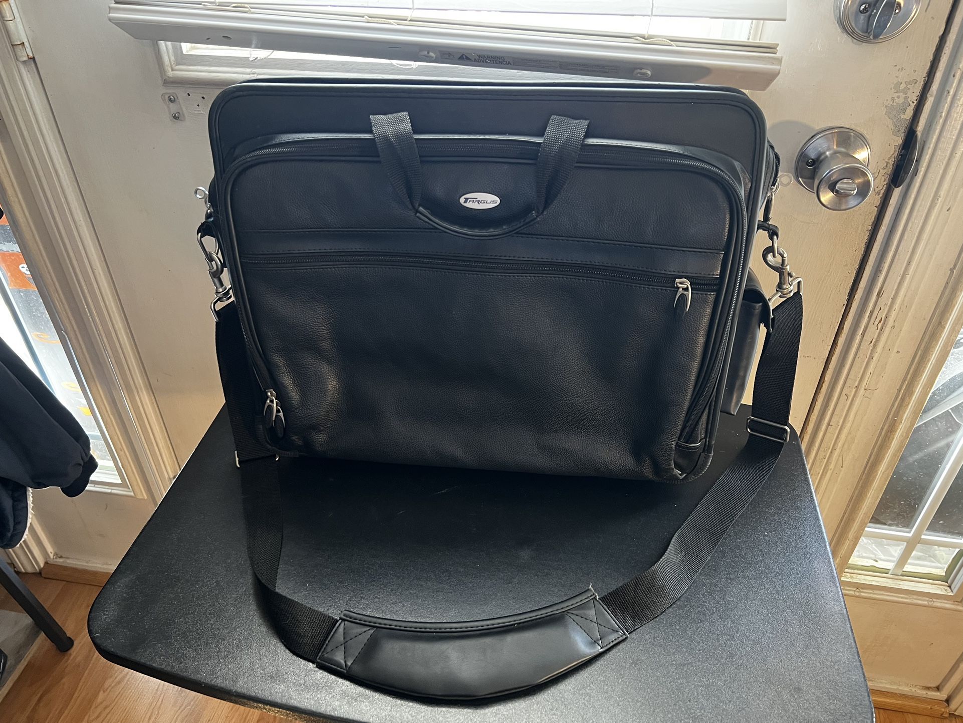 Targus Leather Notebook/Laptop Case Black With Shoulder Strap 15”