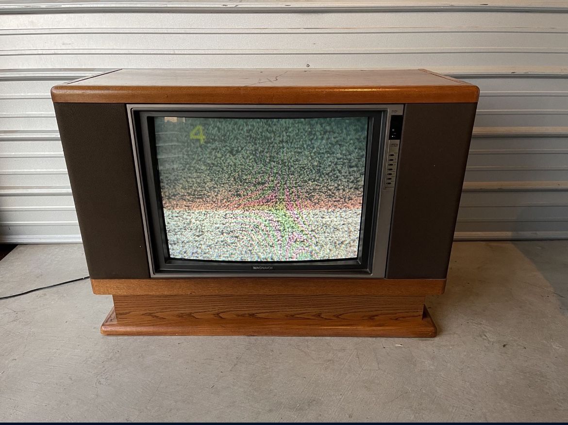 Vintage TV Magnavox Model rk6070 ak04 1991