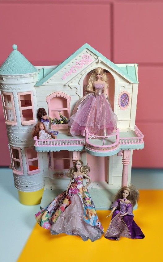 Vintage NARBIE Victorian Dreamhiuse With Barbies/ Clothes