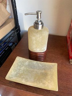 Bathroom soap dispenser