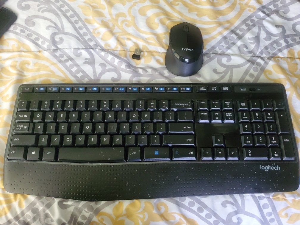 Bluetooth Logitech MK345 Wireless Combo Full-Sized Keyboard with Palm Rest and Comfortable Right-Handed Mouse - Black

