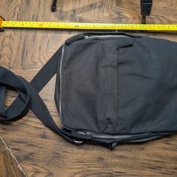 IKEA VÄRLDENS black crossbody bag