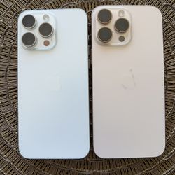 iPhones (2) Package + MagSafe Cases 