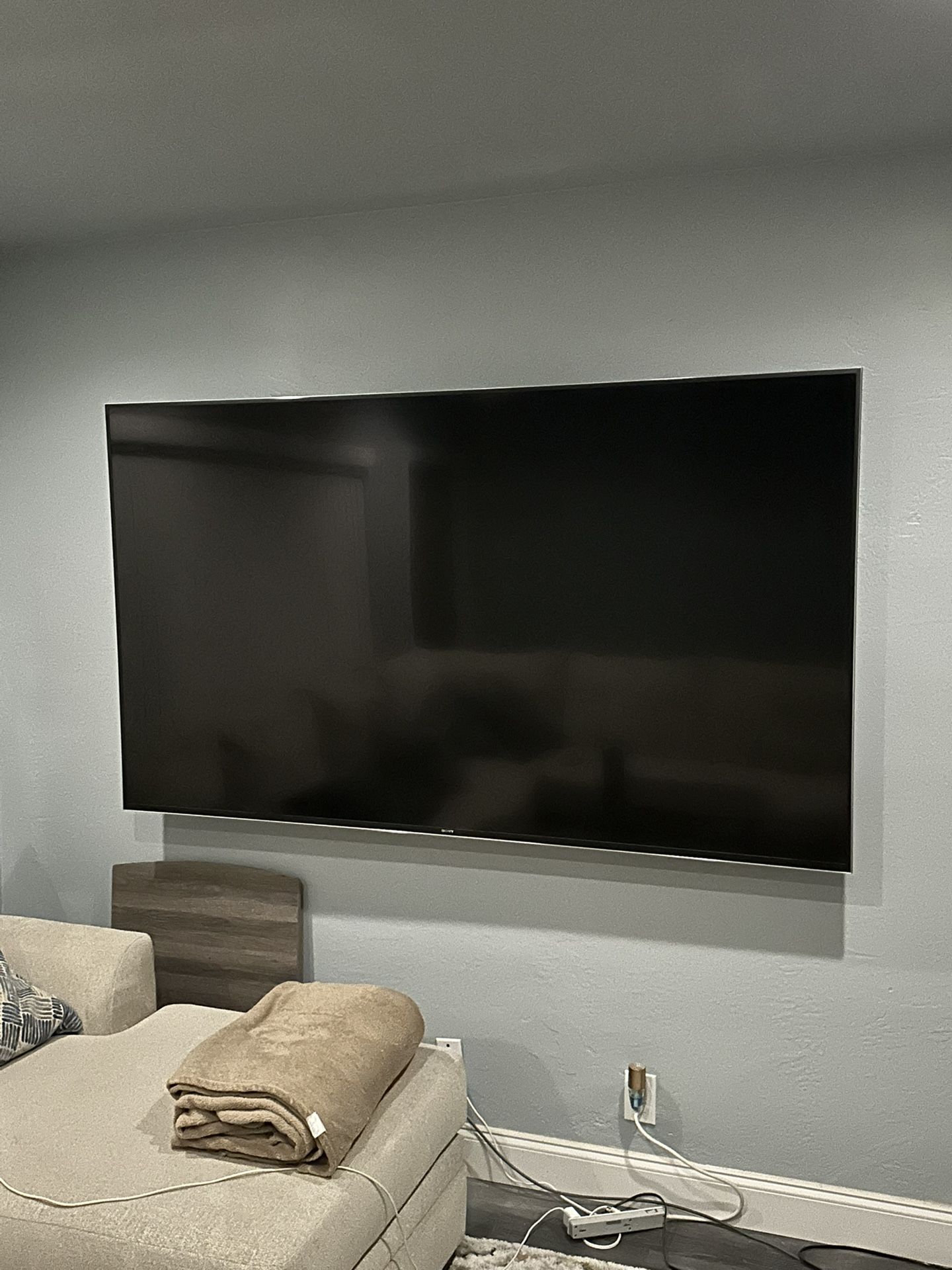 Sony 85in LED Tv