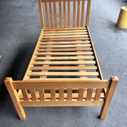 🛌. Solid Wood, Twin Bed Frame 🛌