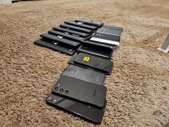 Lot Of Samsung Tablets, Older Samsung Phones And 2 Iphones