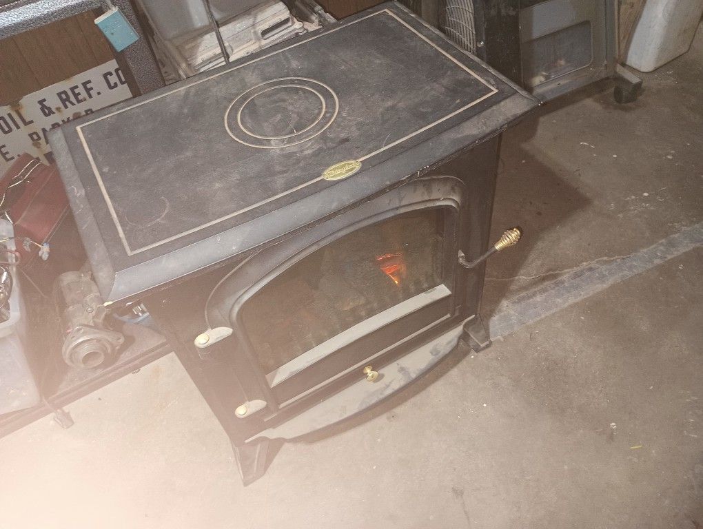 Dimplex electric wood stove # ds5598 great condition sales new $299