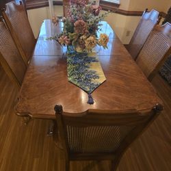 Broyhill Dinning room formal Table 