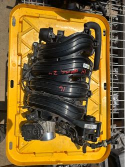 Kia Hyundai 2.4 intake manifold with throttle body