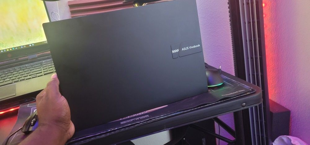 ASUS Vivobook 16