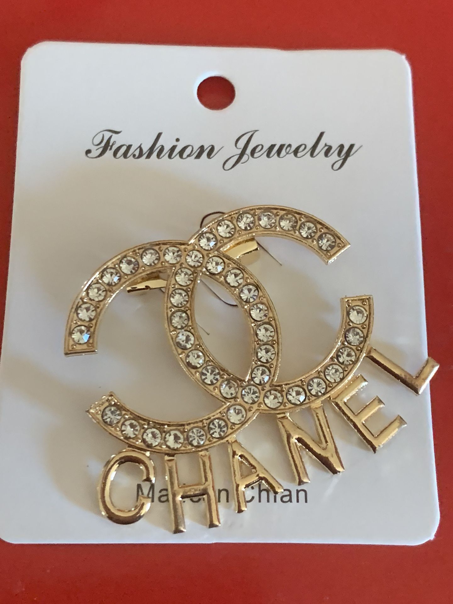 Brooch 