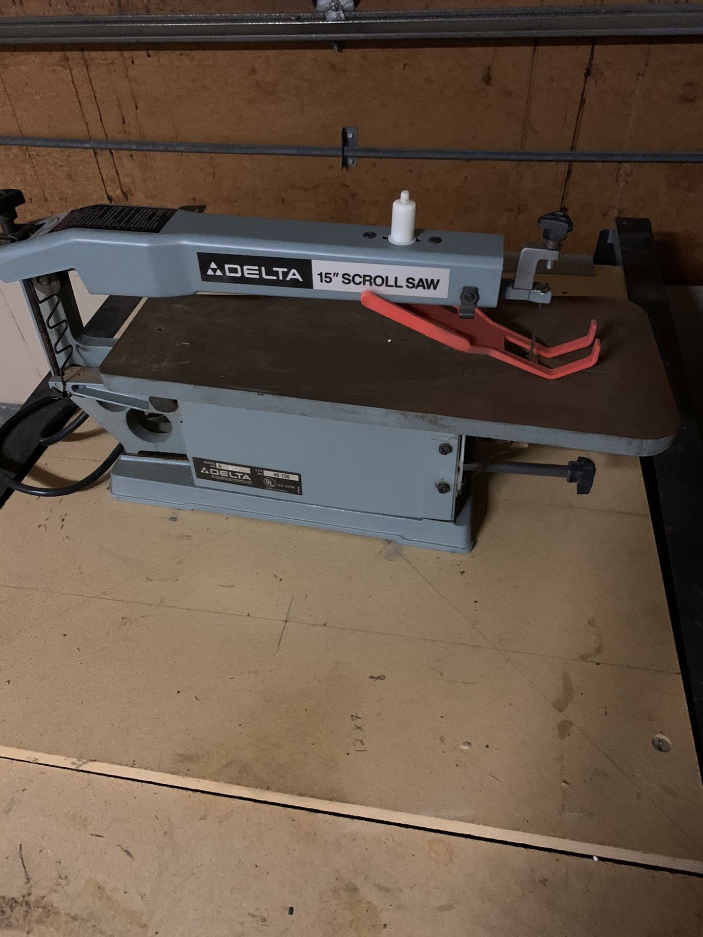 Delta 15 Scroll Saw With Table & Pedal