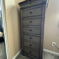 7 Drawer Dresser 