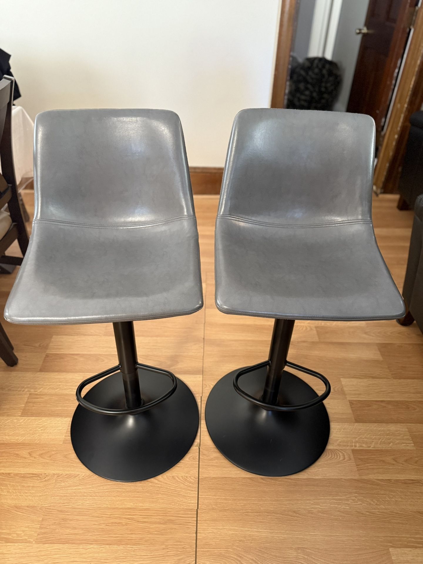 Swivel Countertop Chairs
