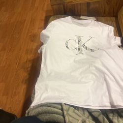 Men’s Medium Calvin Klein Shirt 