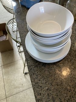 12 Piece Plate Dining White Gross Modern Design.  Set 
