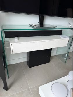 Designer Bent Glass TV Console – Modern Italian Style