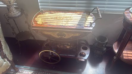 Mid Century Italian Marquetry bar/tea cart in excellent condition
