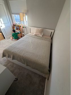 Songesand IKEA queen bed