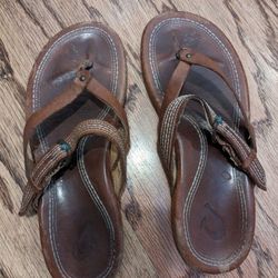 Leather Olukai Flip Flops  Size 7