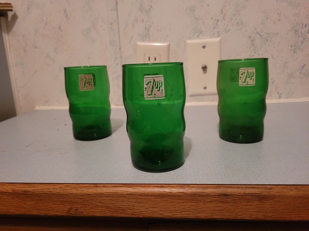3 Vintage 7up Glasses