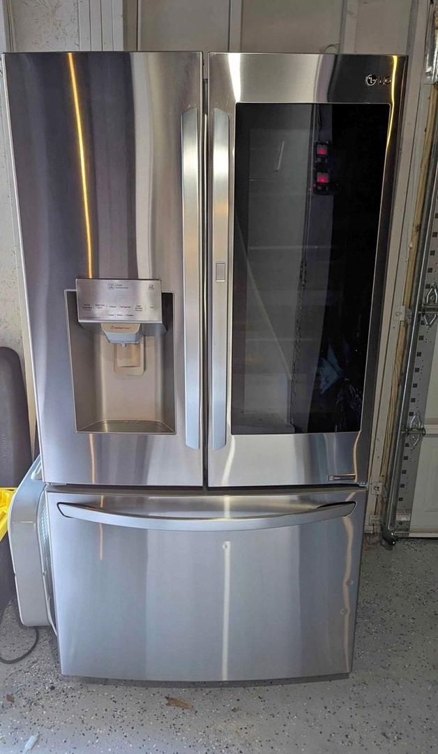 LG Stainless Steel French Door Refrigerator with Water & Ice Dispenser – Excellent Condition