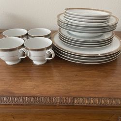 Brand New Mikasa Fine China Pearl Ridge Set Of 20/ In Box 